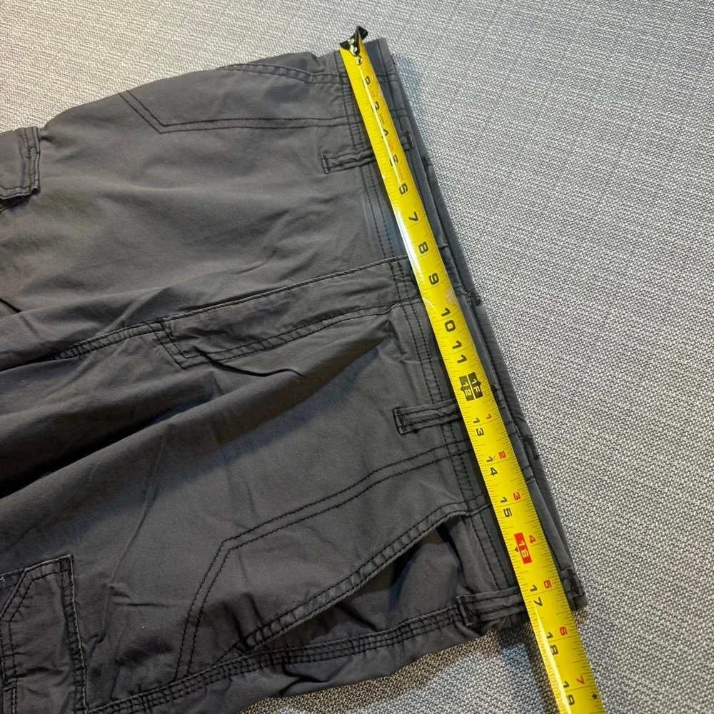 Lee Extreme Motion Gray Cargo Shorts men's size 34